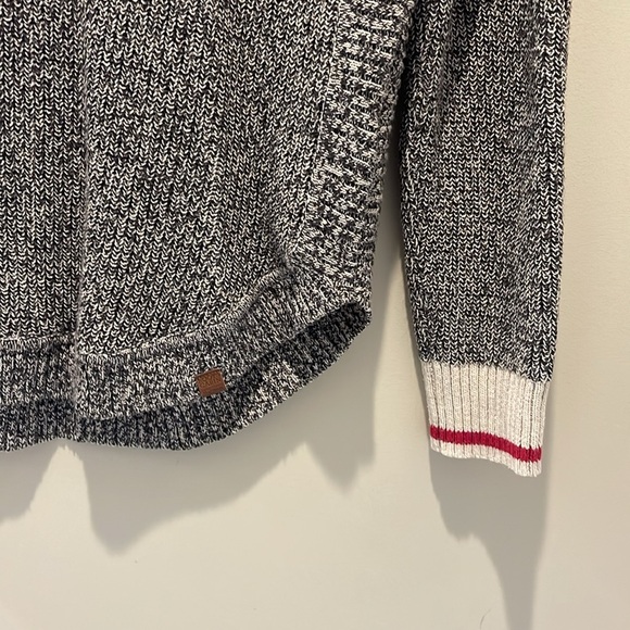 ROOTS - NWOT Cabin Sweater (50% off when Bundled) - Picture 5 of 12